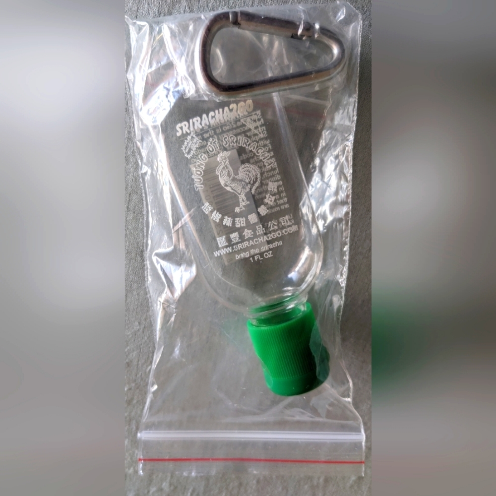 Sriracha 2 Go Keychain 1.69 oz fillable mini sauce bottle BN w/ keyring